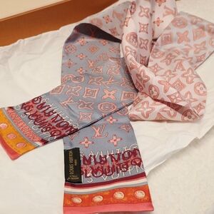 Louis Vuitton Monogram Map silk bandeau scarf in pink and multicolor.